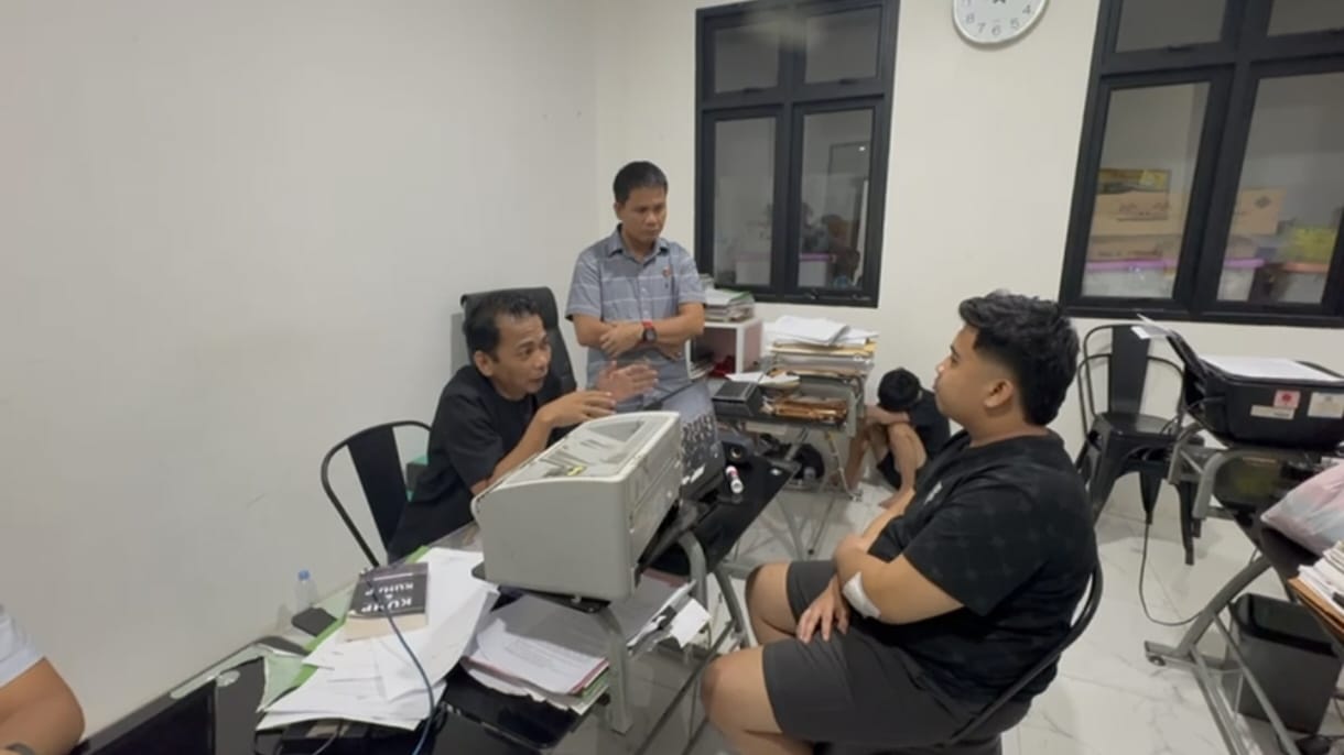 Tersangka Penusukan di DA Club 41 Palembang Menyerahkan Diri ke Polisi