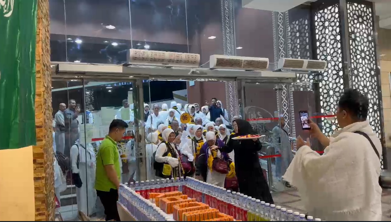 Eksklusif! Jamuan Spesial di Mekkah 433 Jemaah Umroh Akbar 1446 H Bersama Holiday Angkasa Wisata