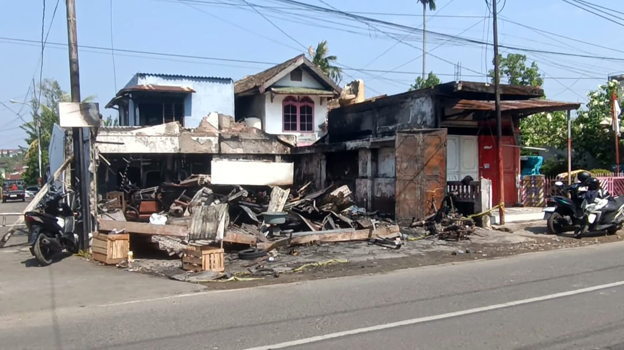1 Rumah, 3 Kios, 2 Sepeda Motor, dan Uang Tabungan Ratusan Juta Rupiah Ludes dalam Kebakaran di Sako