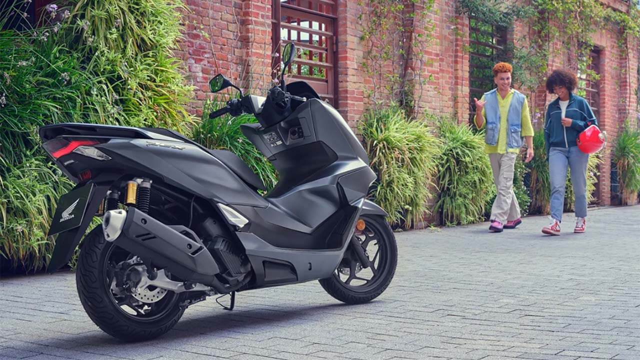 Honda PCX 125 Model 2025 Resmi Dirilis, Desain Sporti dan Tenaga Lebih Gahar