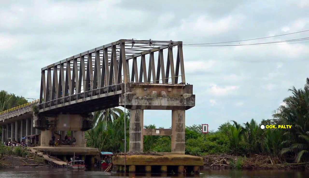 Perusahaan Penabrak Diminta Ganti Rugi Tiang Shoring Jembatan P6 Lalan