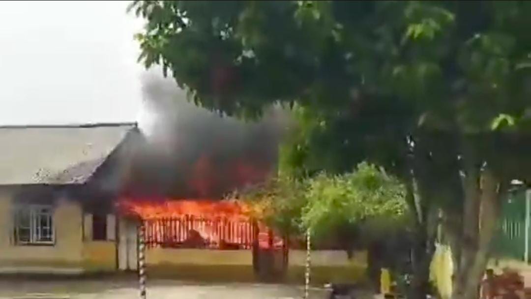 Breaking News! Kebakaran Hebat di Pesantren Darul Aitam, Gudang dan Ruang Makan Anak Yatim Ludes Terbakar