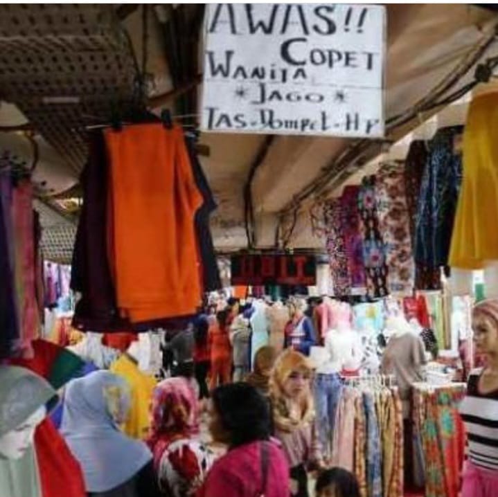 Pasar 16 Ilir Identik Dengan Barang Murah dan Obral.! 