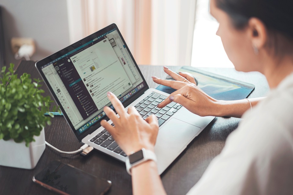 Laptop untuk Kerja di Rumah, Ini Hal yang Perlu Diperhatikan Sebelum Membeli