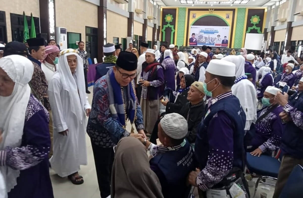 Pj Bupati Banyuasin Sambut Kedatangan Jemaah Haji Banyuasin Kloter 16 di Asrama Haji Palembang