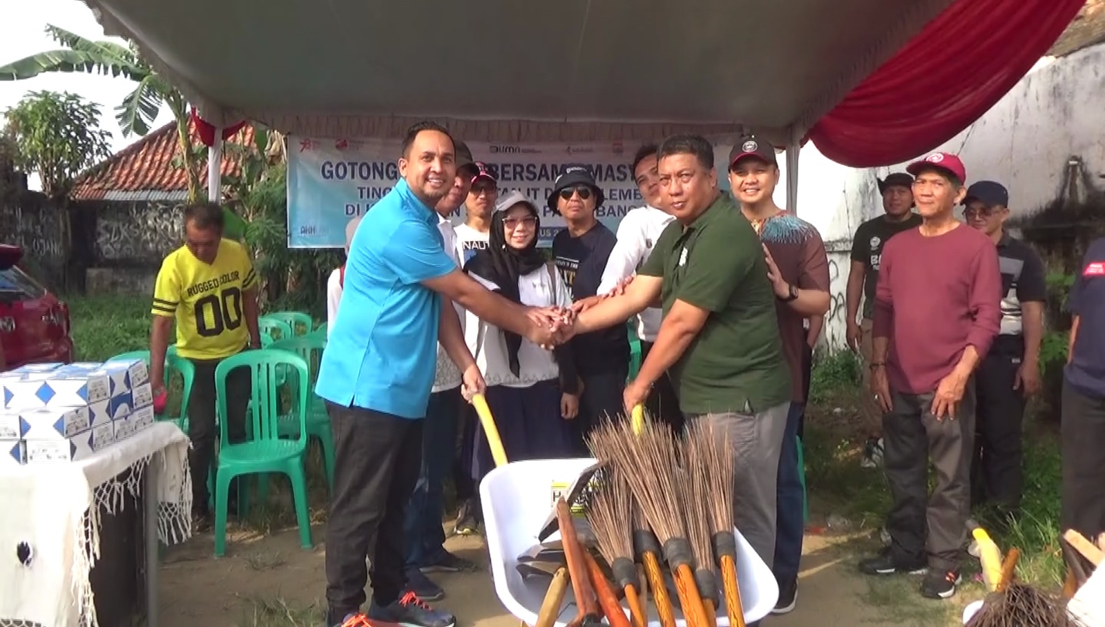 Anggota DPRD Kota Palembang M Hidayat Bersama Warga Gotong Royong Tingkat Kecamatan