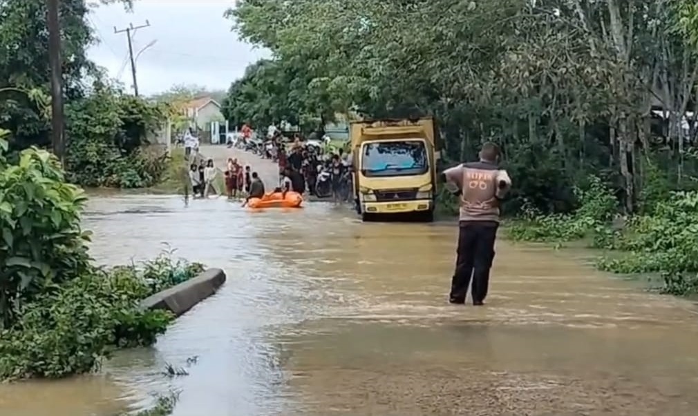 Jalan Manggus Sering Banjir, Warga Usulkan Ini ke Pemkab Banyuasin