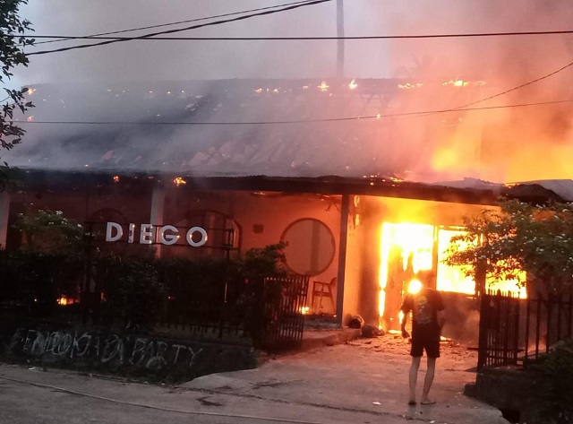 Kafe Diego di Jalan Kikim II Palembang Hangus Terbakar Dilahap Si Jago Merah, Diduga Akibat Korsleting Listrik
