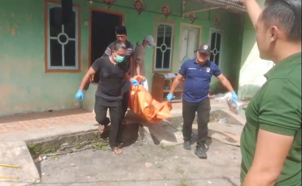 Warga Geger Bau Menyengat, Pria Muda Ditemukan Tewas Gantung Diri