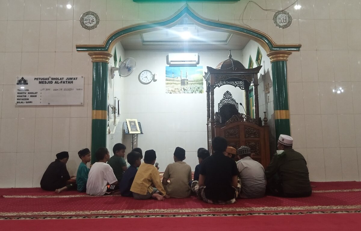 Sambut Iduladha 1445 Hijriah, Warga Talang Kelapa Takbiran di Masjid Al Fatah