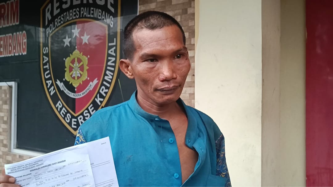 Dituding Pecahkan Kaca, Penjual Kaligrafi Keliling Diduga Dikeroyok Hingga Babak Belur 