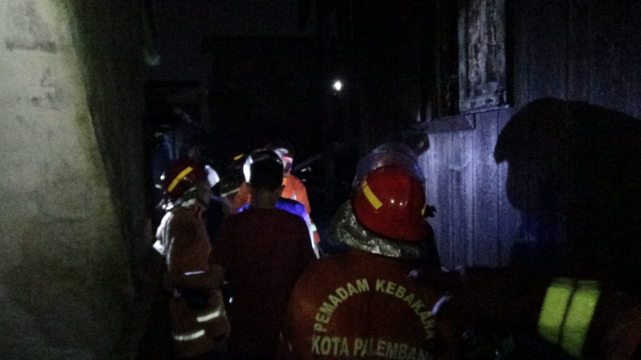 Kebakaran Hanguskan 1 Rumah di Kawasan Padat Penduduk di Kelurahan 14 Ilir Palembang