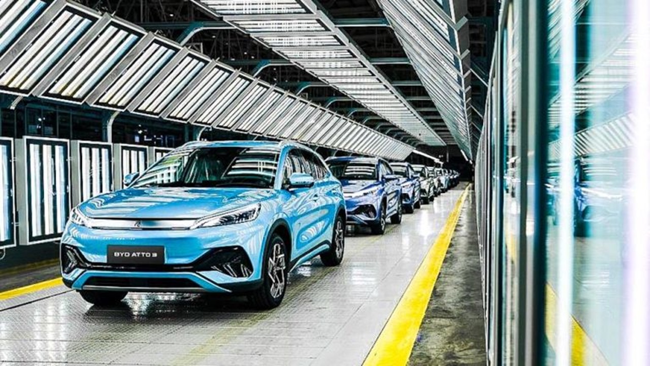 Dominasi BYD Mulai Goyah? Produksi Diperlambat, Ekspansi Ditunda