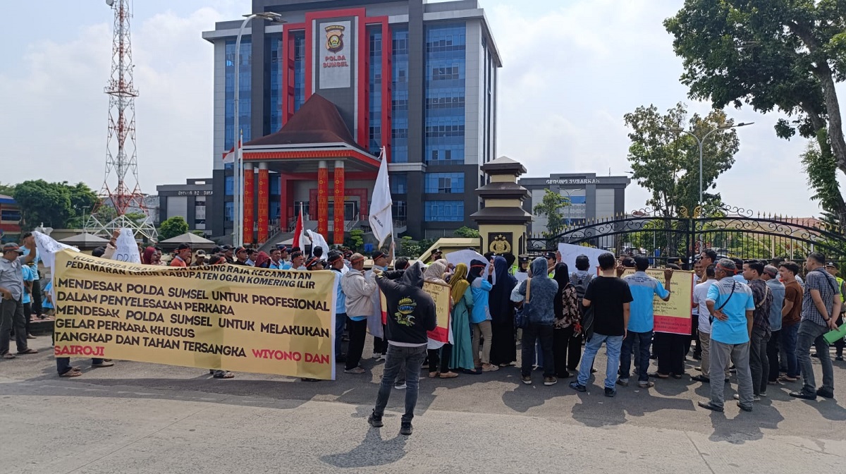  Puluhan Anggota KUD Gading Raja Geruduk Polda Sumsel, Minta Kejelasan Dugaan Penggelapan Dana Koperasi