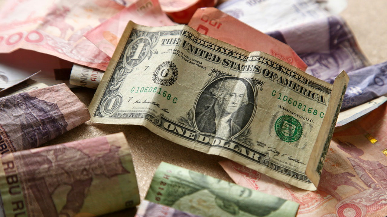 Rupiah Masih Tertekan, Kurs Dolar AS Tembus Rp17.400 pada 11 Mei 2026