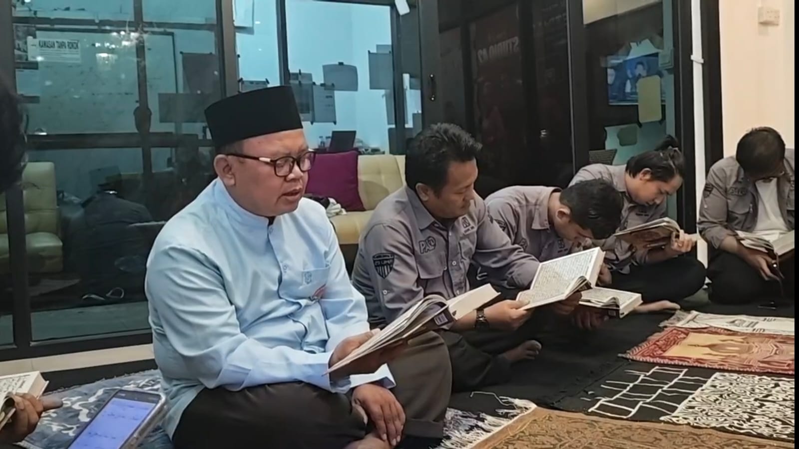Semangat Mengaji di Tengah Sibuk Siaran, Karyawan PalTV Tunjukkan Perubahan Positif di Pertemuan Ketiga