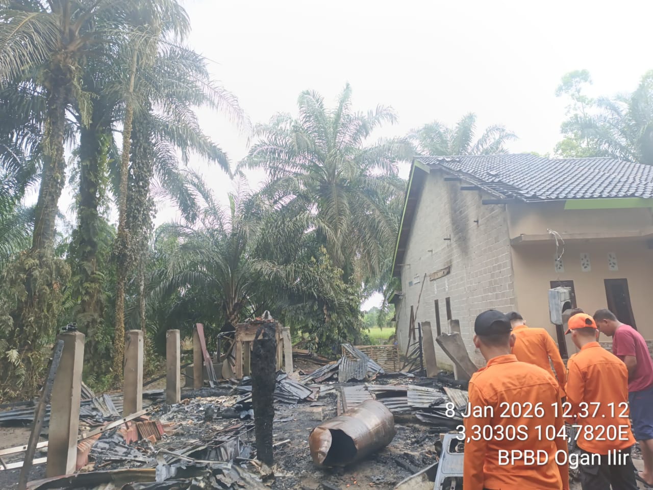 Diduga Korsleting Listrik, Rumah Kayu Warga Desa Ketapang Ogan Ilir Ludes Terbakar Dini Hari