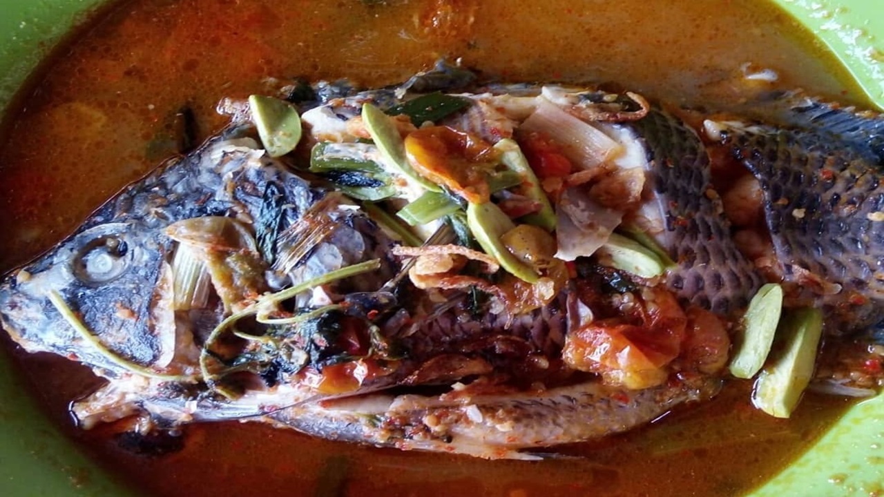 Pepenyok atau Lelecap Ikan Mujair, Hidangan Tradisional Ranau yang Tetap Lestari
