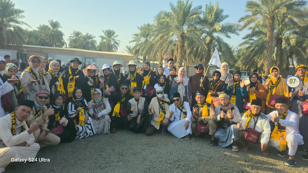 433 Jemaah Holiday Angkasa Wisata  Ziarah Luar Madinah, Penuh Kekhusyukan dan Kebersamaan