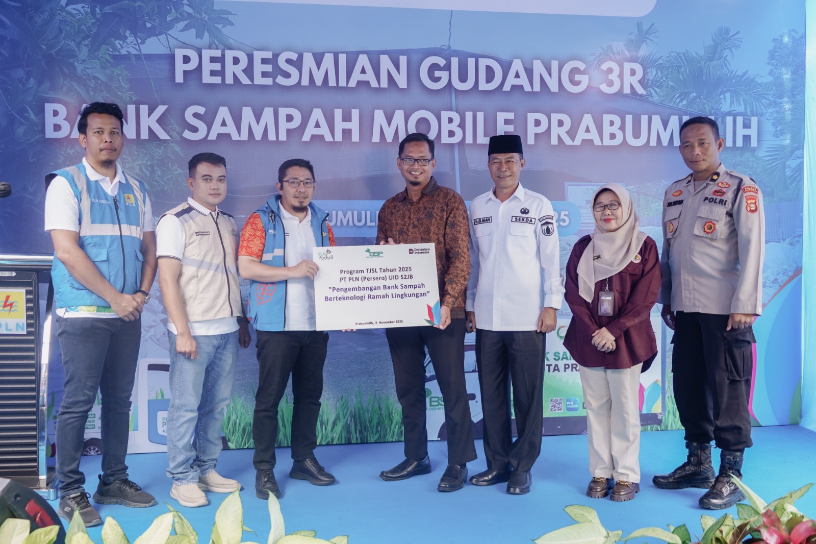 PLN UID S2JB Dukung Pengelolaan Sampah Berkelanjutan Melalui Peresmian Bank Sampah Terpadu Berbasis Listrik 