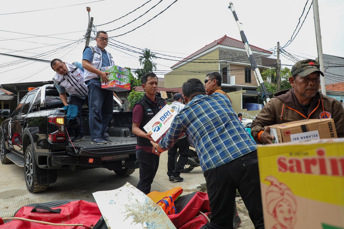 BRI Peduli Banjir Jabodetabek, Aksi Cepat untuk Ringankan Beban Warga Terdampak Banjir