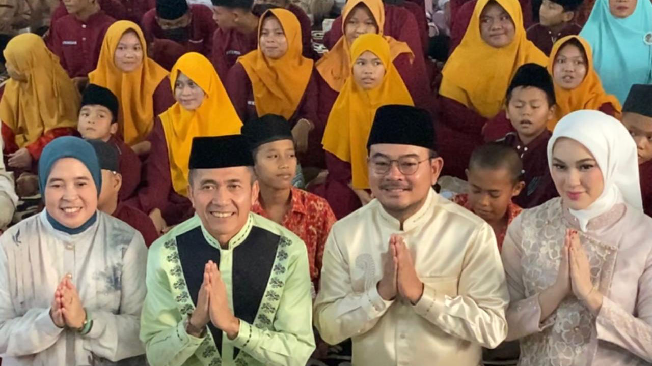 Walikota dan Wakil Walikota Palembang Tasyakuran 1 Tahun Menjabat