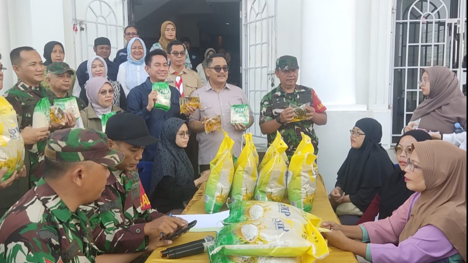 Gerakan Pangan Murah di Kemuning. Masyarakat Terbantu dengan Harga Beras Terjangkau
