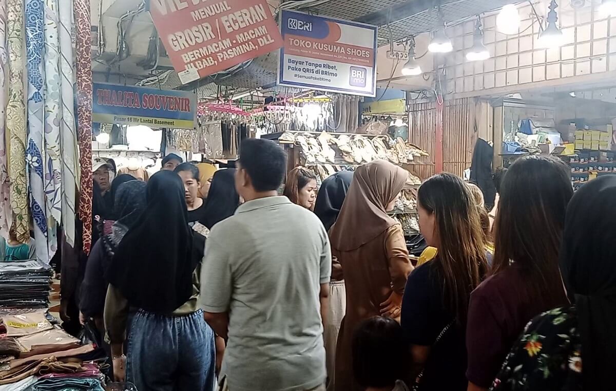 Pedagang Pasar 16 Ilir Palembang Keluhkan Omzet Anjlok Jelang Idulfitri 1445 Hijriah