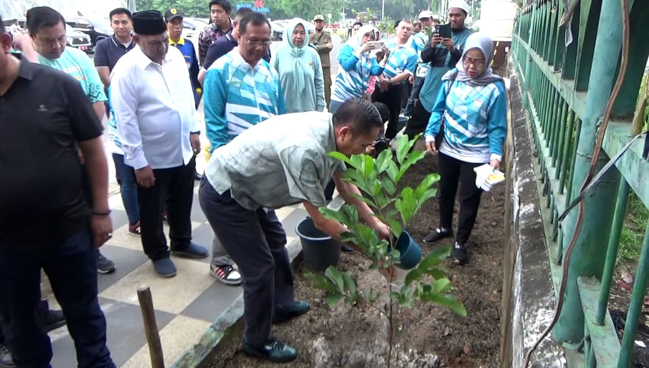 Walikota Ratu Dewa Gencarkan Gerakan Tanam Pohon Buah Ciptakan RTH di Palembang