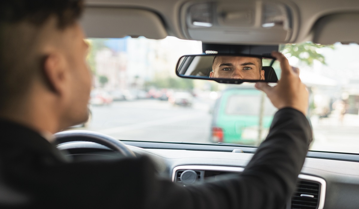 Mengenal Fitur Blind Spot Monitoring Pada Mobil-Mobil Modern Masa Kini, Begini Penjelasannya