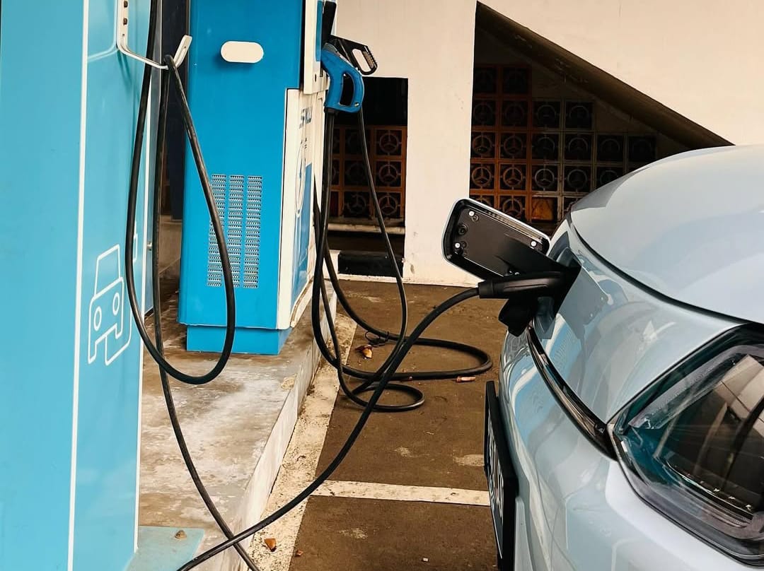 Mobil Listrik Seres E1, Pilihan Terjangkau dan Ideal untuk Antar Anak Sekolah
