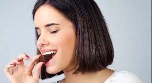 Mitos atau Fakta Makan Coklat Bisa Memperbaiki Mood