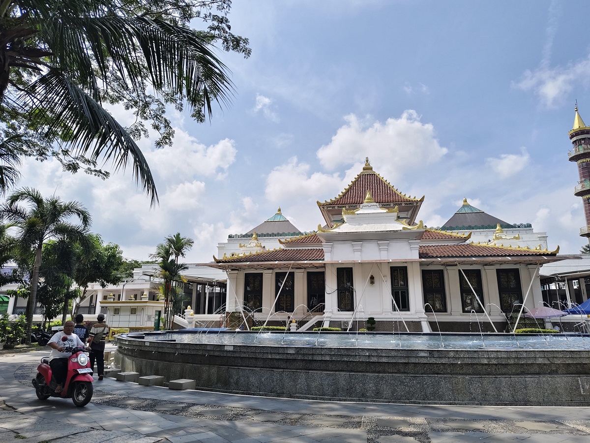 Jelang Salat Id, Masjid Agung Fokus Tertibkan Jemaah dari Pintu Masuk