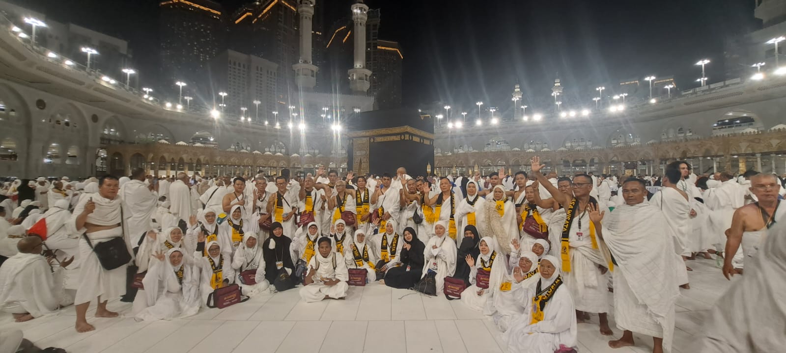 433 Jamaah Umrah Holiday Angkasa Wisata Selesaikan Ibadah Perdana Penuh Haru di Ka'bah