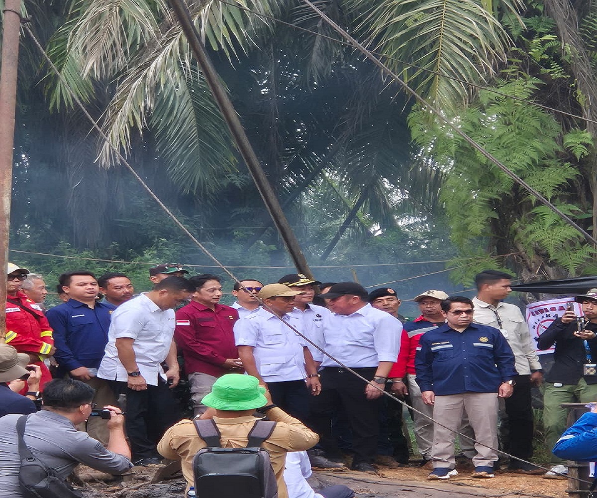 Menteri ESDM Bahlil Lahadalia Tinjau Sumur Minyak Rakyat di Musi Banyuasin