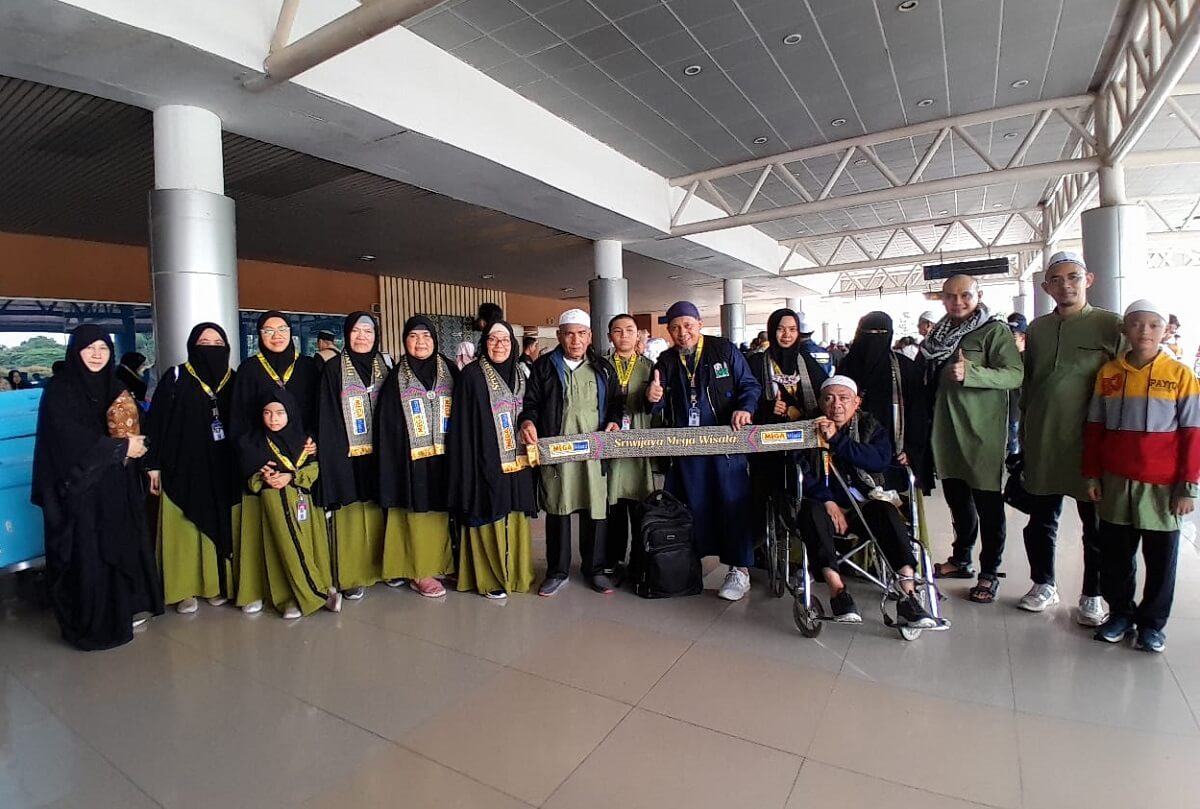 Jemaah Umrah PT Sriwijaya Mega Wisata Tiba di Bandara SMB II Palembang