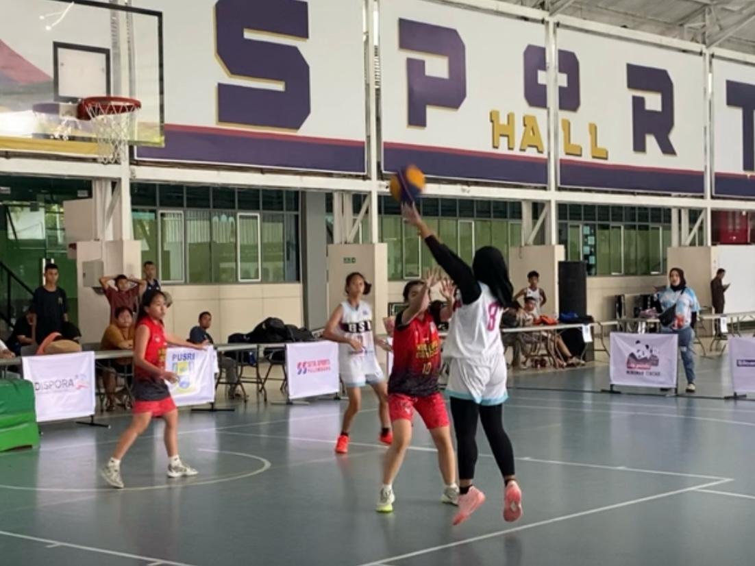 Tim SMA BSI B Putri Bantai Tim SMA Kubang A 9-1 di Basket 3x3 PALTV