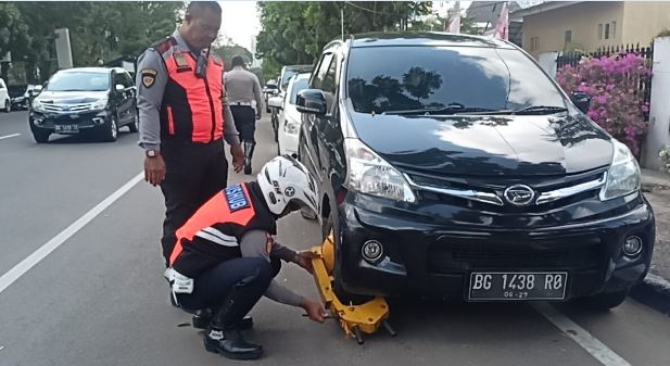 Tak Kunjung Selesai, Dishub Palembang Kembali Razia Parkir Liar di Jalan Pom IX 