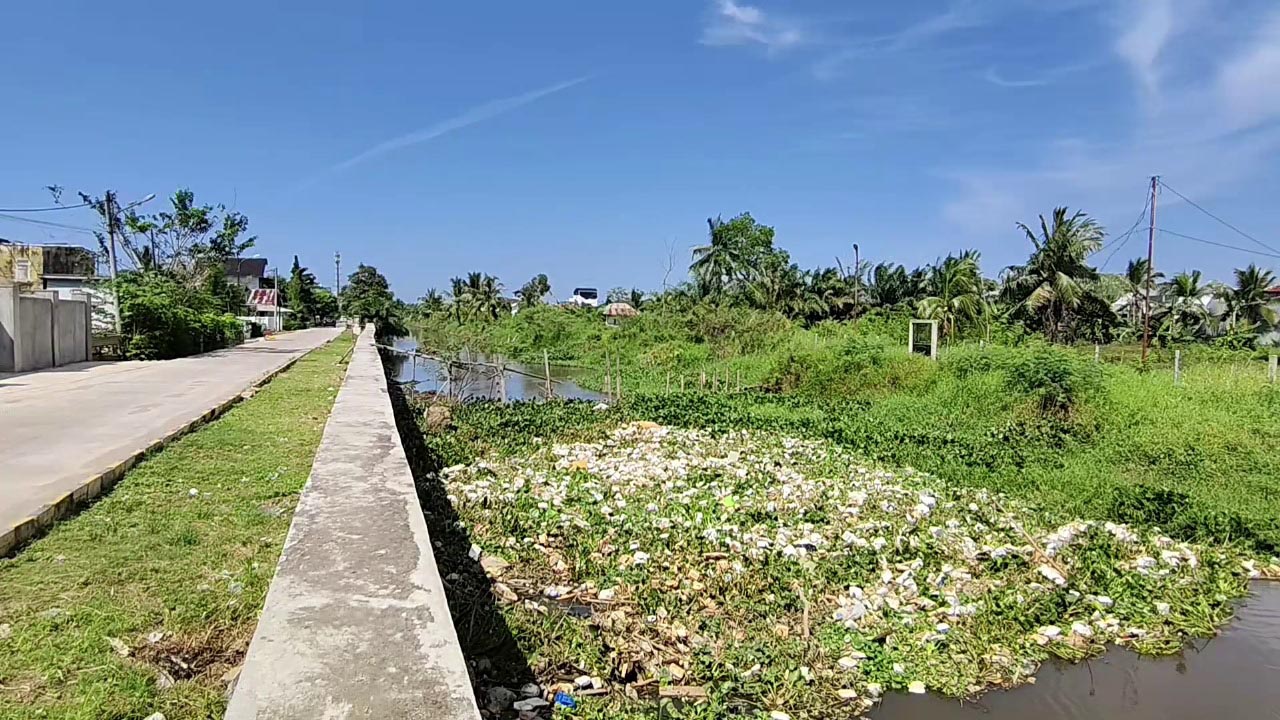 Warga Resah Sungai Lambidaro Kawasan Tanjung Barangan Penuh Sampah