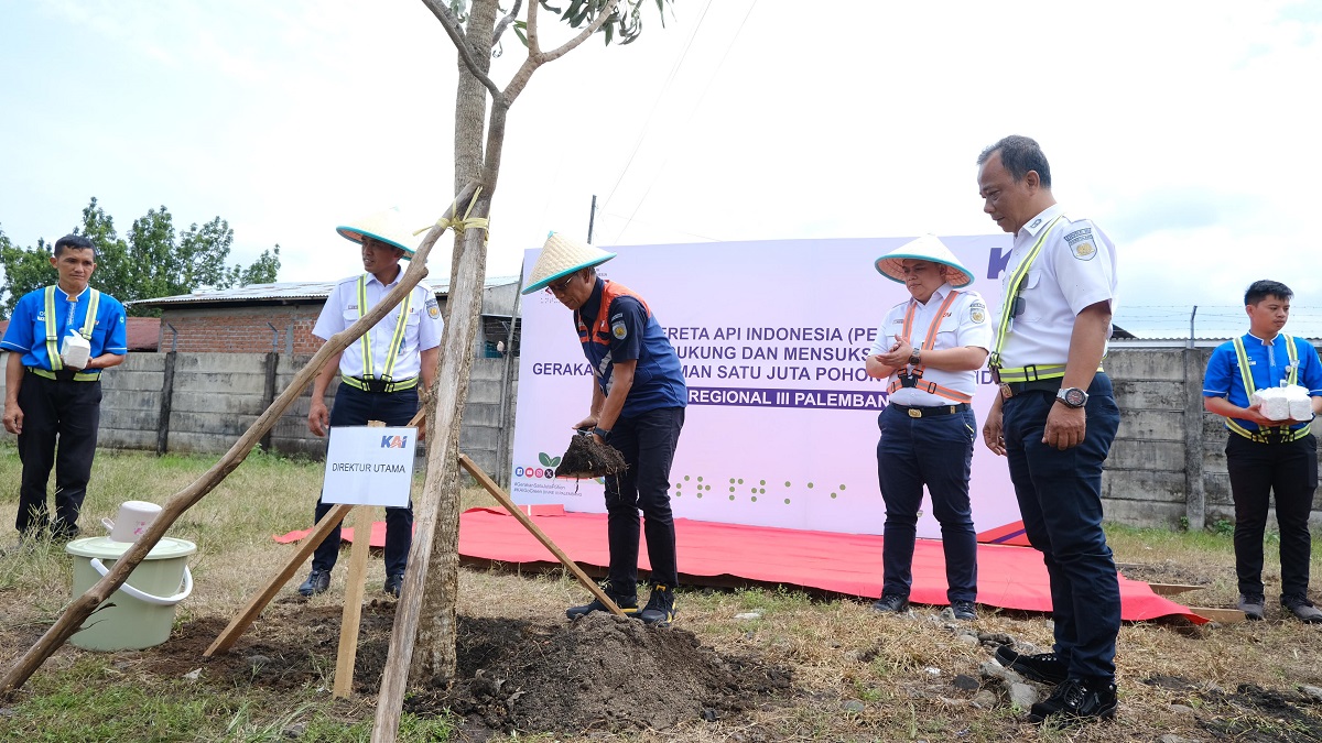 Tanam Sejuta Pohon, KAI Divre III Palembang Tunjukkan Komitmen Hijau