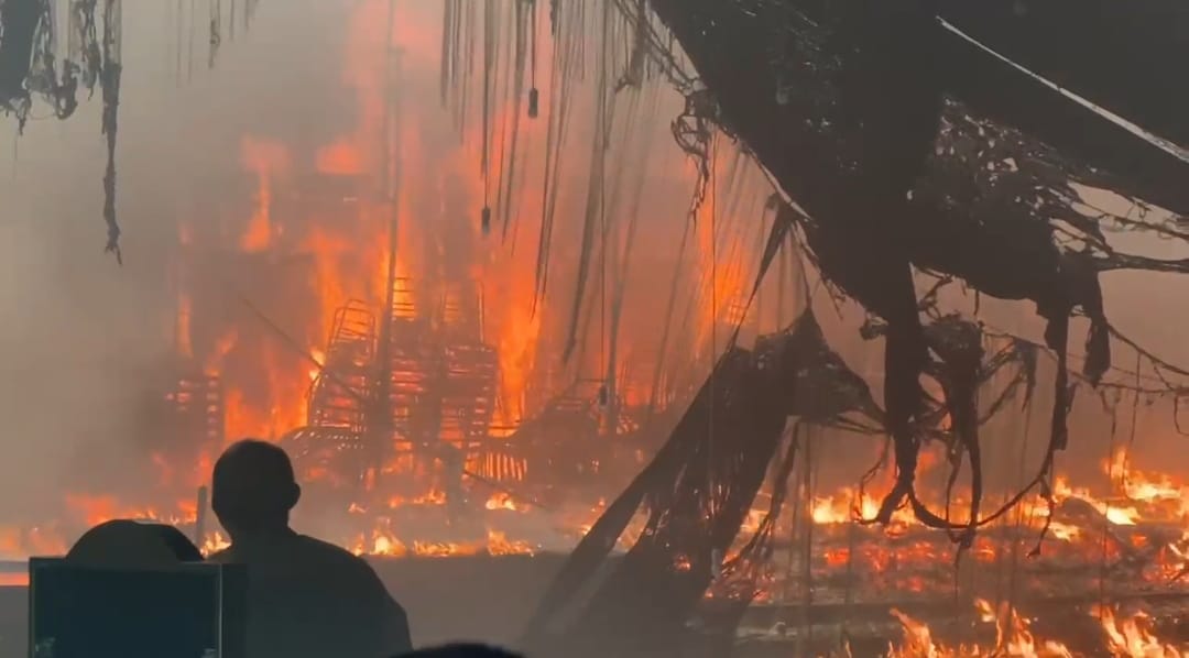 Diduga Korsleting Listrik, Gedung Serbaguna Ar-Rahma Terbakar, Satu Pegawai Alami Sesak Napas