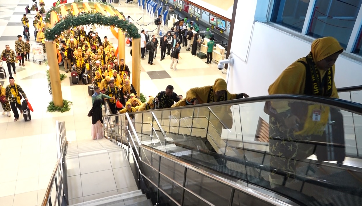 Holiday Angkasa Wisata Lepas 433 Jemaah Umroh Charter Satu Pesawat dari Palembang