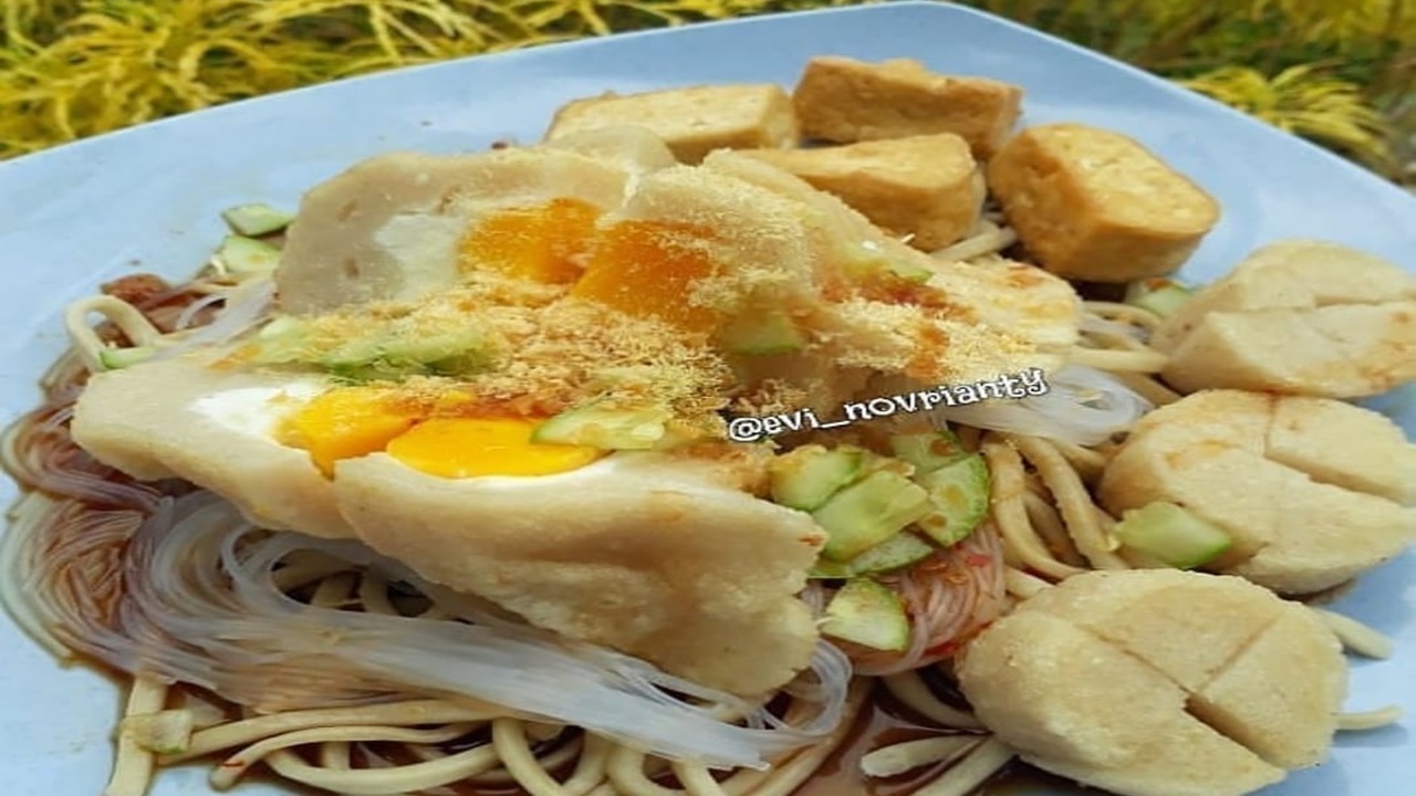 Rujak Mie Palembang, Perpaduan Segar dan Pedas yang Menggugah Selera