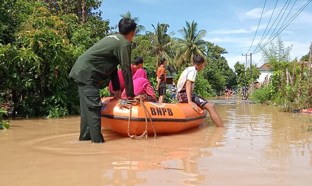 Muara Enim Diguyur Hujan Lebat, Sungai Lematang Meluap dan Akses Jalan Menuju Sekolah Tergenang Banjir