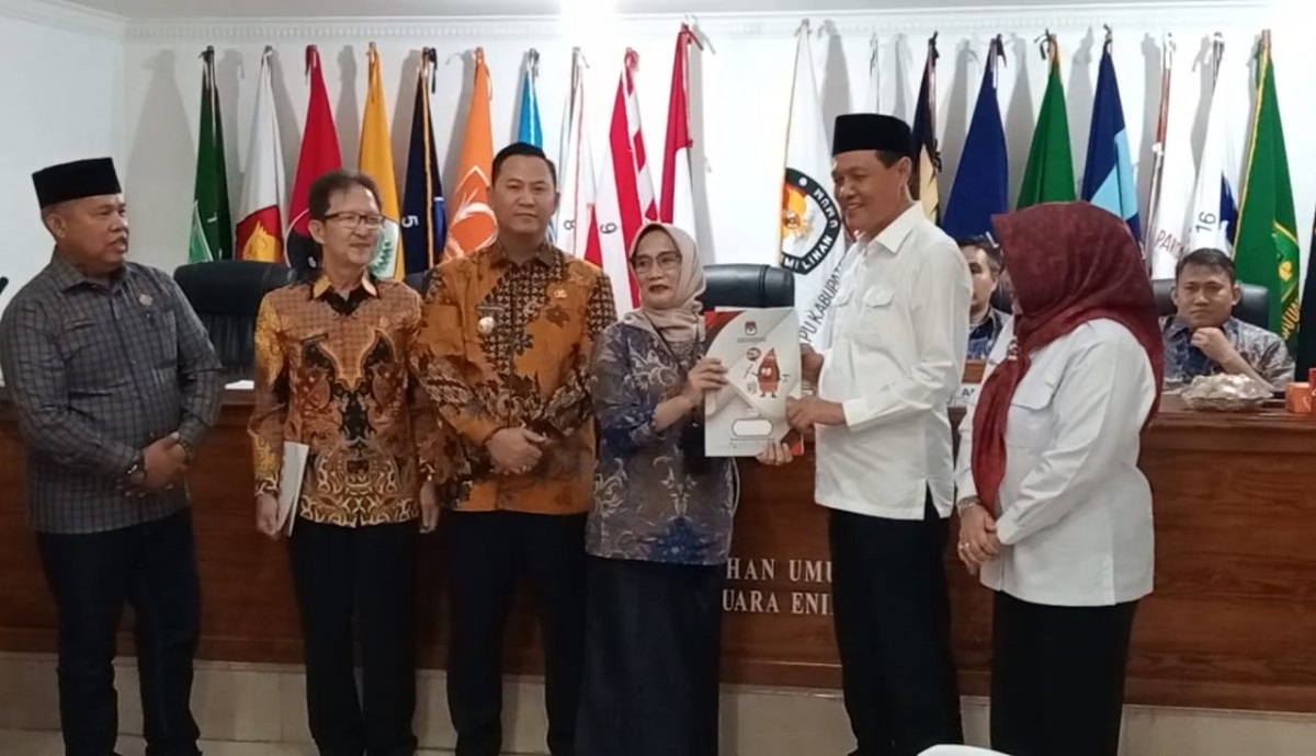 KPUD Resmi Tetapkan Edison - Sumarni Sebagai Paslon Bupati/Wabup Muara Enim Terpilih  Pilkada 2024