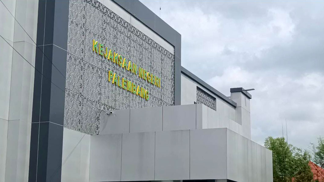 Kejari Palembang Limpahkan Berkas Perkara Tahap 2 dan Barang Bukti Kasus Suap Izin K3 Disnakertrans Sumsel