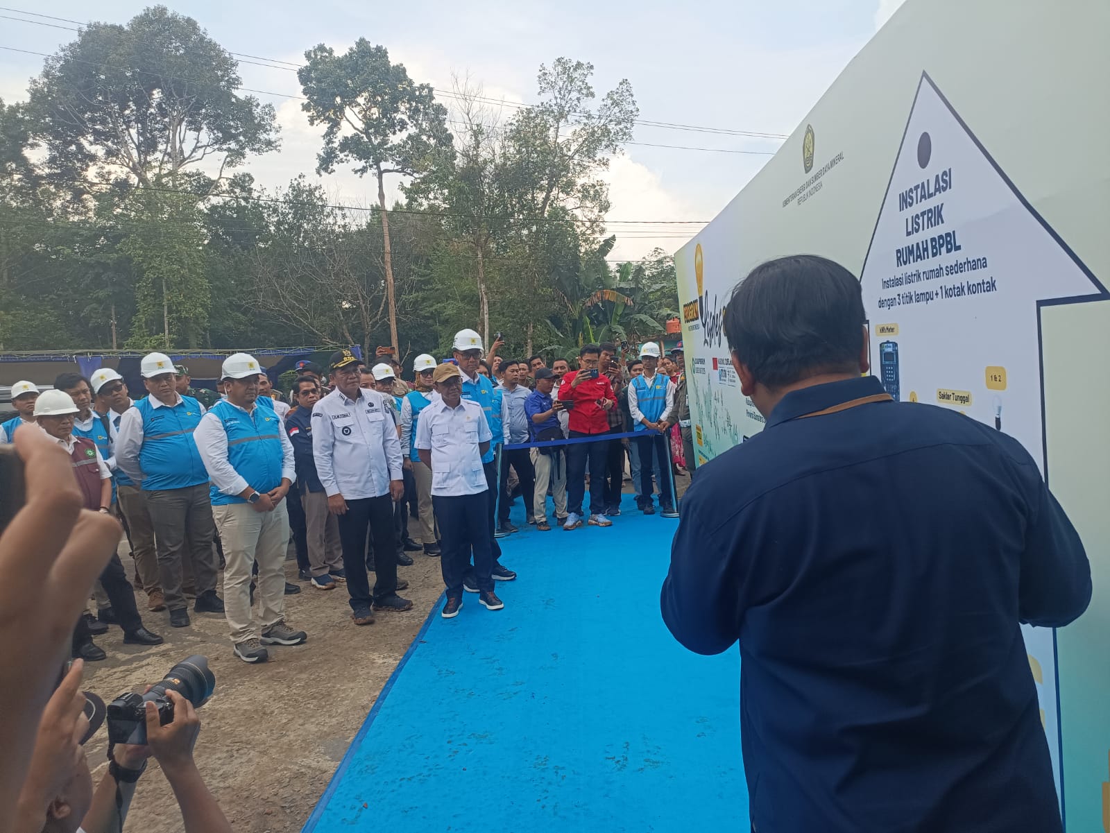 Bahlil Lahadalia Hadir Langsung Ke Muba, Tinjau Program Listrik Desa Dan BPBL