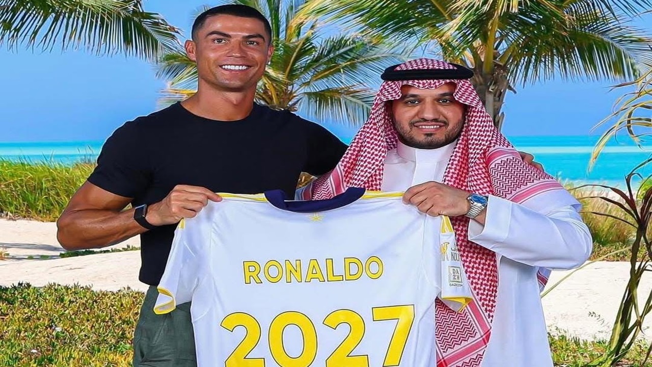 Tak ke Eropa CR7 Pilih Bertahan! Ronaldo Akan Teken Kontrak Baru di Al Nassr