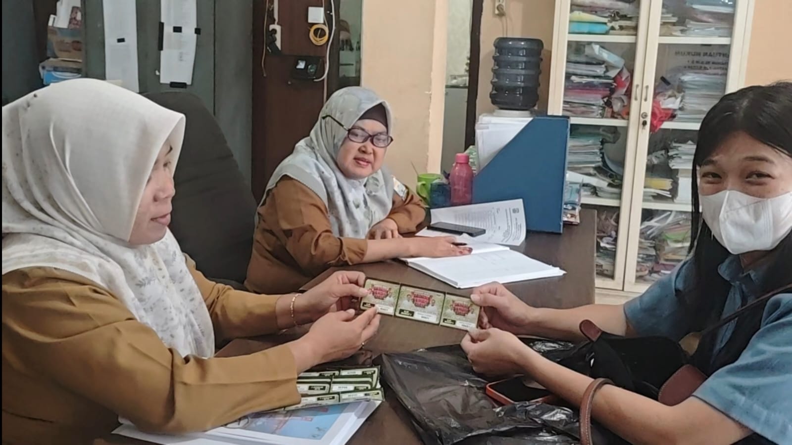 Diserbu Warga! Kupon Jalan Sehat PALTV di 26 Ilir 1 Ludes dalam Sehari