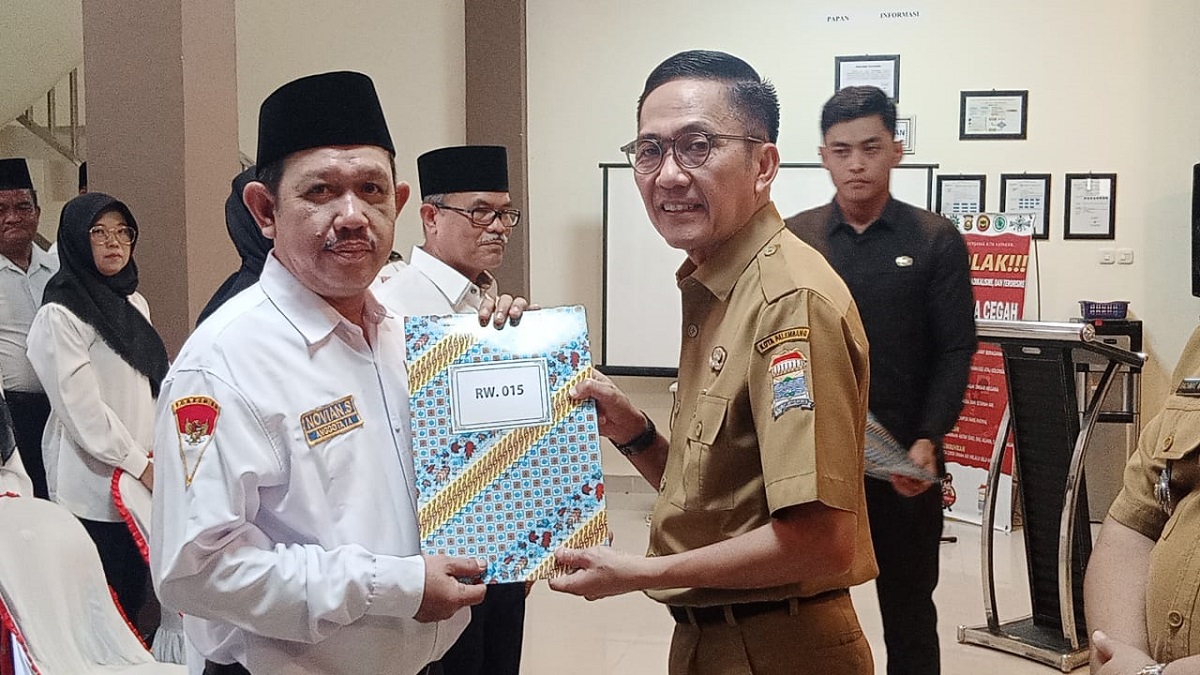 Sekda Palembang Kukuhkan 82 RT dan RW Baru Kelurahan 15 Ulu, Harapkan Dapat Mengedukasi Masyarakat